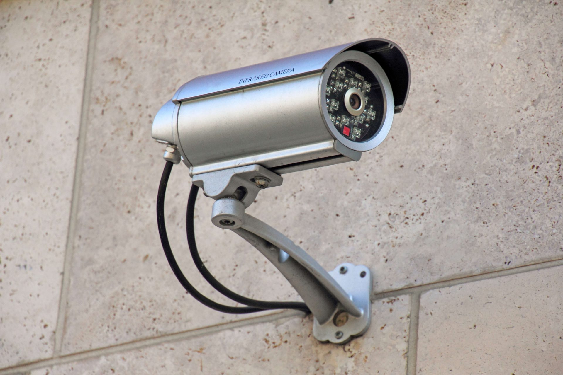Kamera Attrappe oder doch eine Überwachungskamera